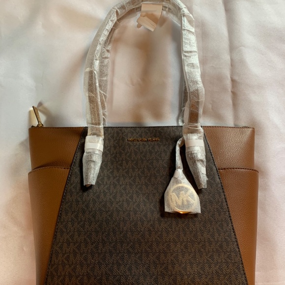 🎉Host Pick x2🎉 NEW MICHAEL KORS 2 SET AUTHENTICITY GUARANTEED - Picture 10 of 12